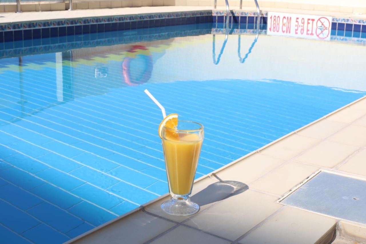 ホテル Le Royal Corniche Salmiya エクステリア 写真
